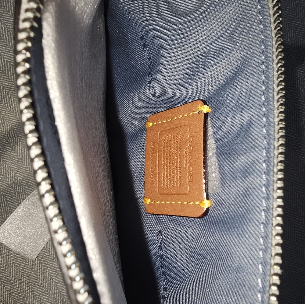 Coach wristlet - Picture 3 of 3